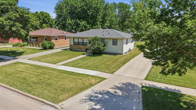 1618 17th Street S, Fargo, ND 58103