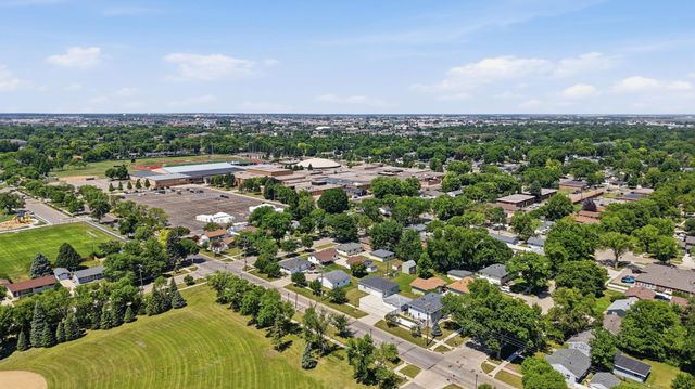 1618 17th Street S, Fargo, ND 58103