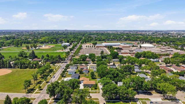 1618 17th Street S, Fargo, ND 58103