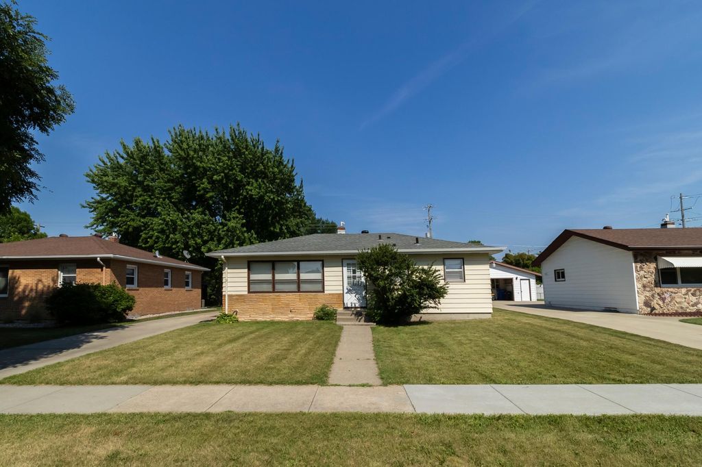 1618 17th Street S, Fargo, ND 58103