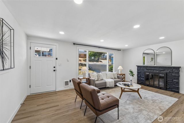 11823 12th Avenue S, Seattle, WA 98168
