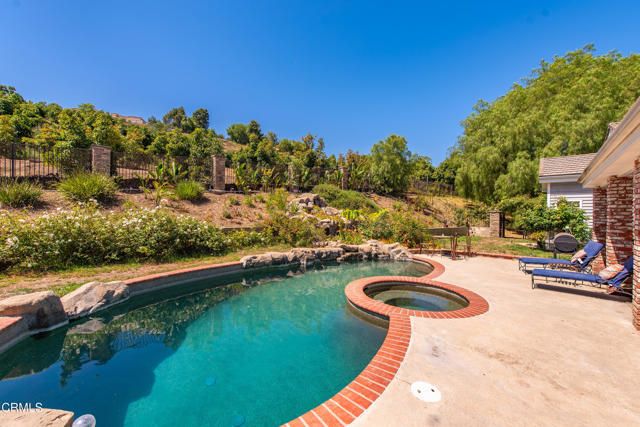4850 N Moorpark Road, Thousand Oaks, CA 91360