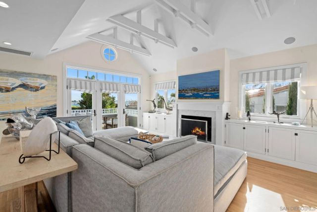 924 Scott St, San Diego, CA 92106