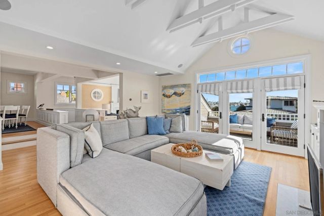 924 Scott St, San Diego, CA 92106