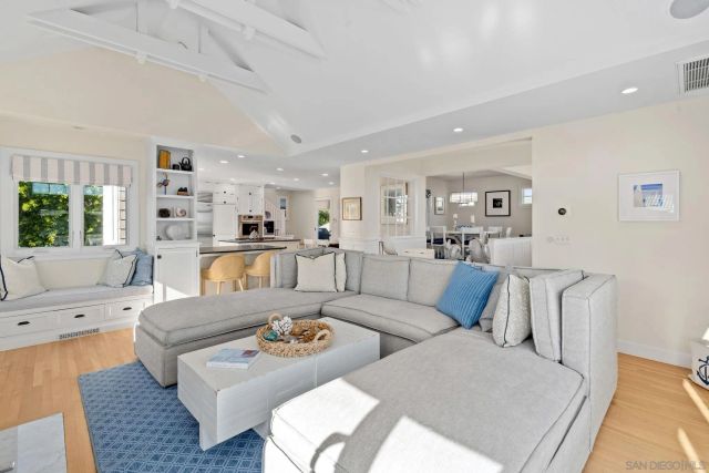 924 Scott St, San Diego, CA 92106