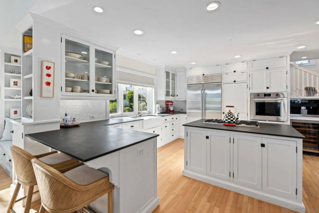 924 Scott St, San Diego, CA 92106