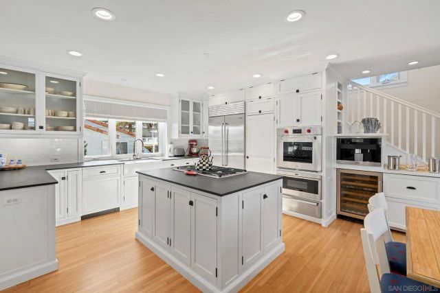 924 Scott St, San Diego, CA 92106