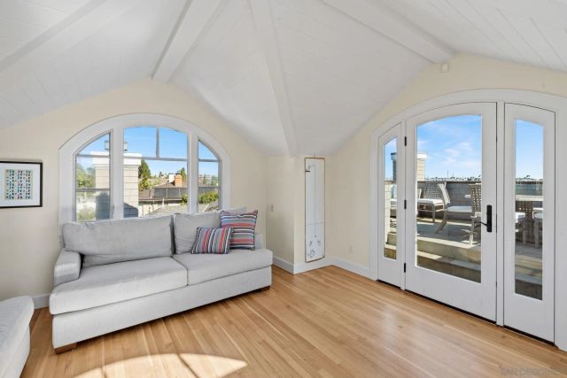 924 Scott St, San Diego, CA 92106