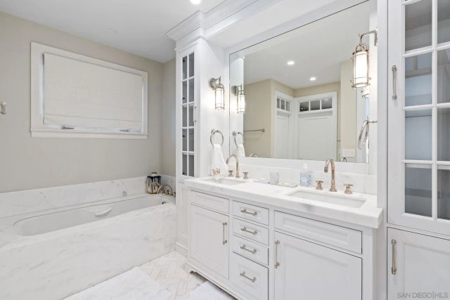 924 Scott St, San Diego, CA 92106