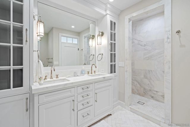 924 Scott St, San Diego, CA 92106