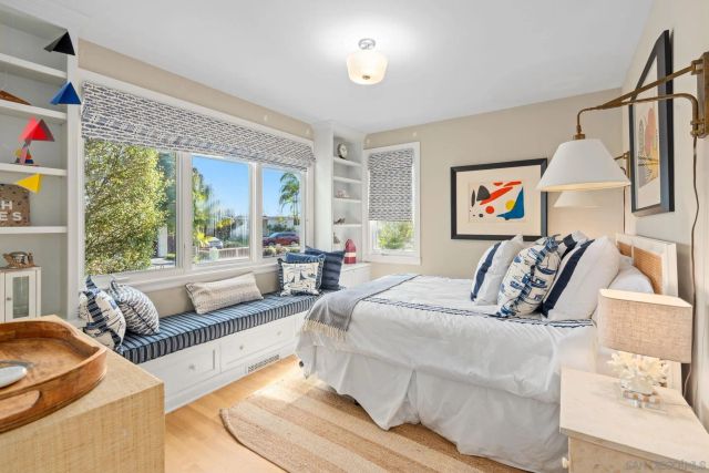 924 Scott St, San Diego, CA 92106