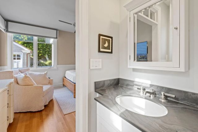 924 Scott St, San Diego, CA 92106