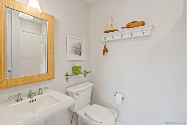 924 Scott St, San Diego, CA 92106