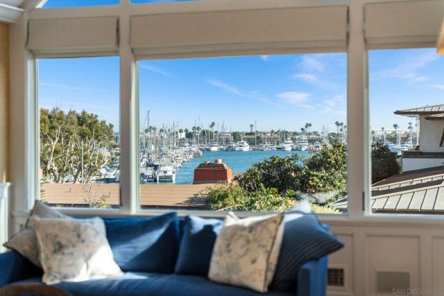 924 Scott St, San Diego, CA 92106