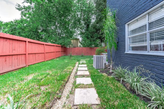 4618 W Orange Street, Pearland, TX 77581