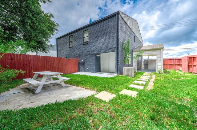 4618 W Orange Street, Pearland, TX 77581