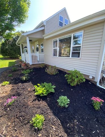 1647 Salt Road, Penfield, NY 14526