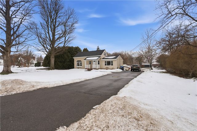 1647 Salt Road, Penfield, NY 14526