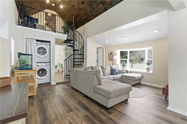 1647 Salt Road, Penfield, NY 14526