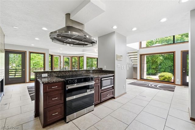 13601 Royalton Road, Strongsville, OH 44136