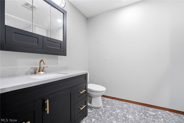 13601 Royalton Road, Strongsville, OH 44136