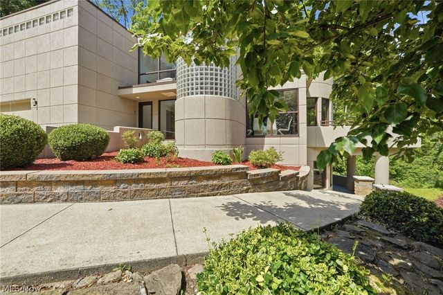13601 Royalton Road, Strongsville, OH 44136