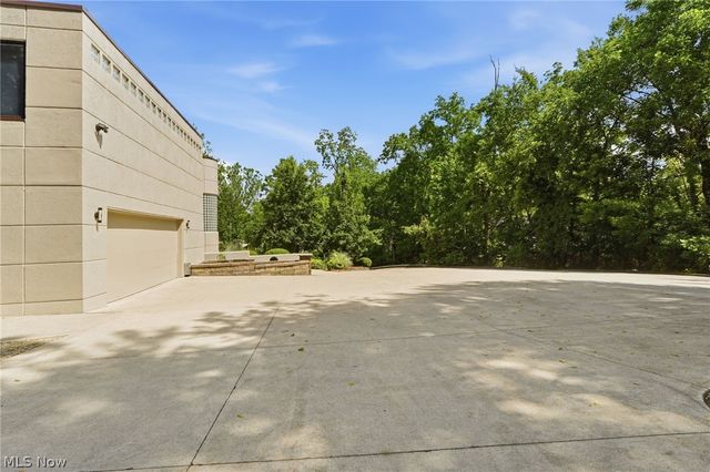 13601 Royalton Road, Strongsville, OH 44136