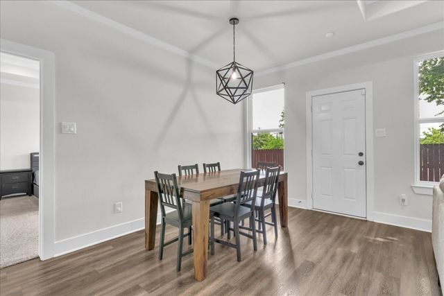 9228 Beckley View Avenue, Dallas, TX 75232