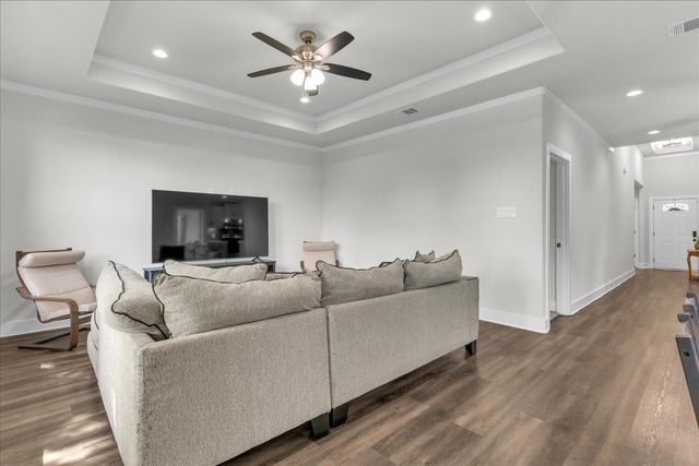 9228 Beckley View Avenue, Dallas, TX 75232