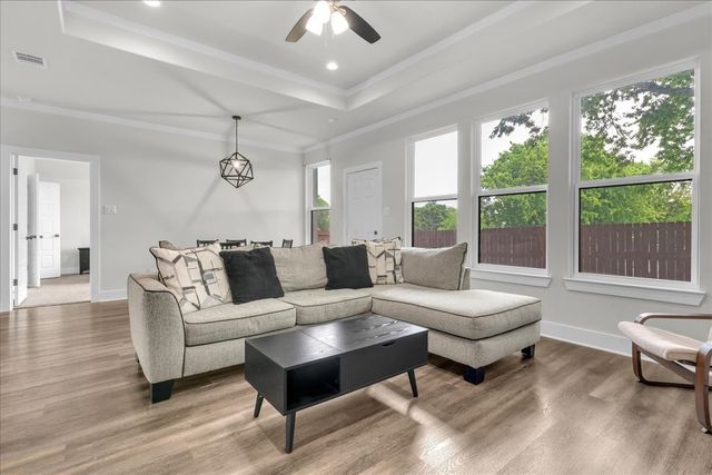 9228 Beckley View Avenue, Dallas, TX 75232