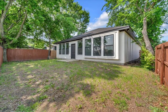 9228 Beckley View Avenue, Dallas, TX 75232