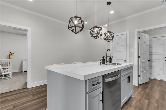 9228 Beckley View Avenue, Dallas, TX 75232