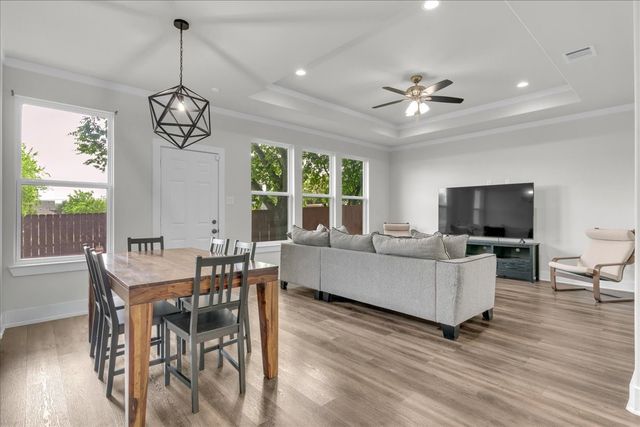 9228 Beckley View Avenue, Dallas, TX 75232