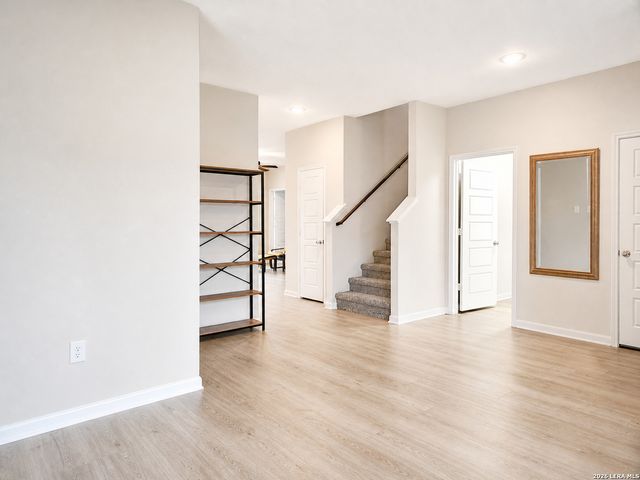 7045 Vista Loop, Live Oak, TX 78233