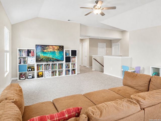 7045 Vista Loop, Live Oak, TX 78233