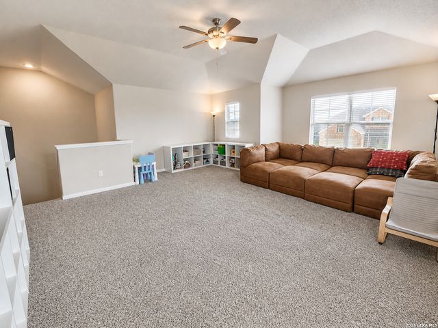7045 Vista Loop, Live Oak, TX 78233