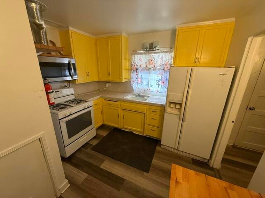 Image 12 of property listing at 13775 Benton Street, Trona, CA 93562