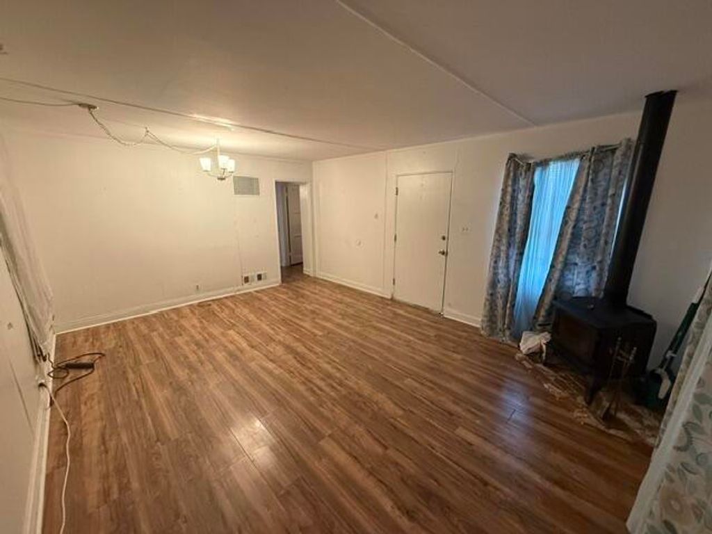 Image 5 of property listing at 13775 Benton Street, Trona, CA 93562