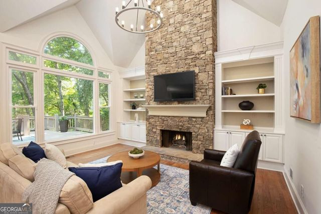 8370 Sentinae Chase Drive, Roswell, GA 30076