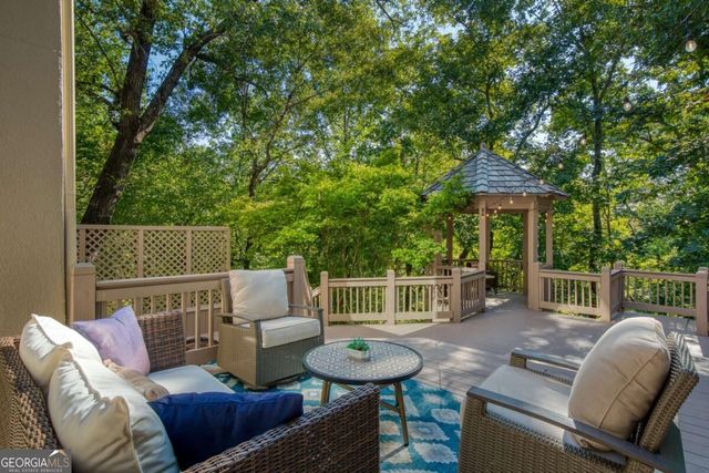 8370 Sentinae Chase Drive, Roswell, GA 30076