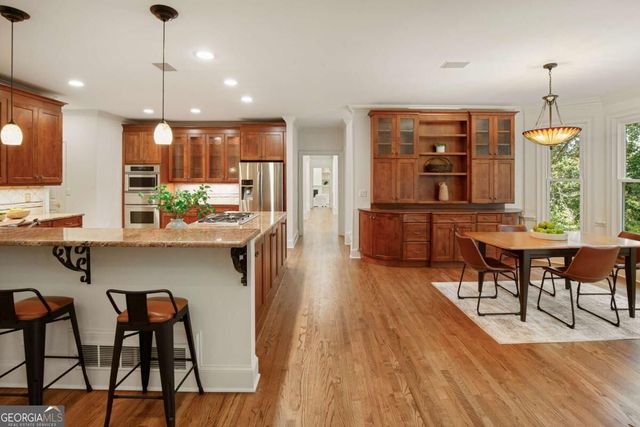 8370 Sentinae Chase Drive, Roswell, GA 30076