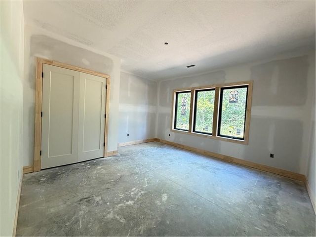 8910 Ginger Street, Lenexa, KS 66227