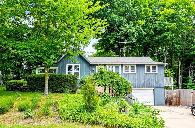 895 Holland Street, Saugatuck City, MI 49453