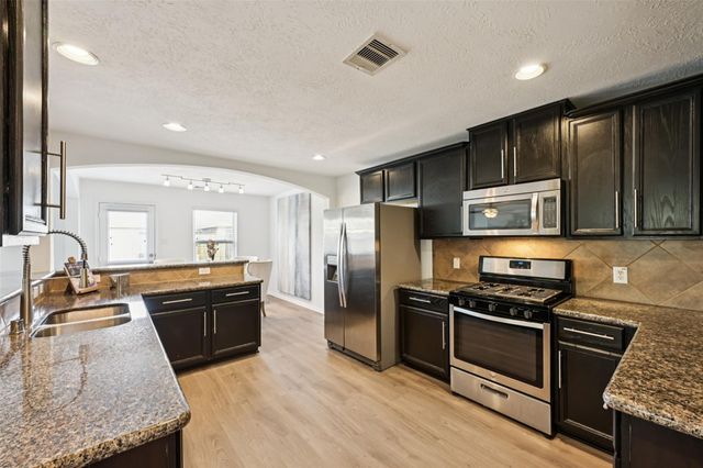 11811 Red Hummingbird Drive, Houston, TX 77047