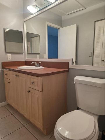 18316 NW 68th Ave C, Hialeah, FL 33015