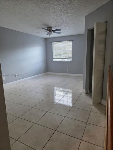 18316 NW 68th Ave C, Hialeah, FL 33015