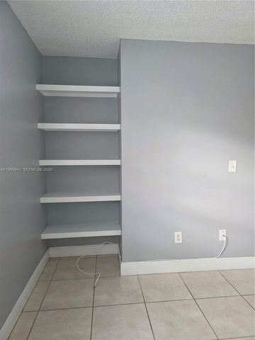 18316 NW 68th Ave C, Hialeah, FL 33015