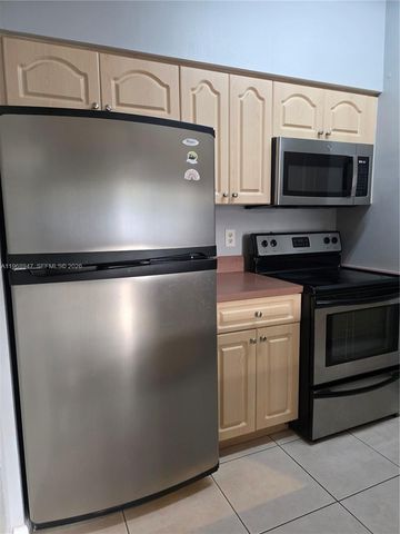 18316 NW 68th Ave C, Hialeah, FL 33015