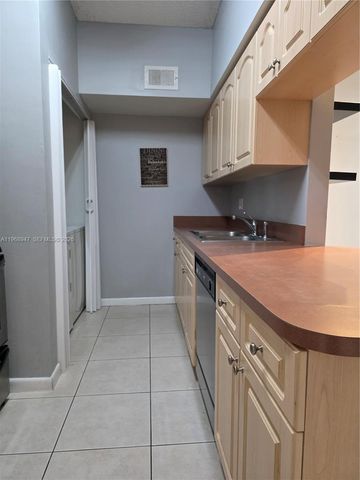 18316 NW 68th Ave C, Hialeah, FL 33015