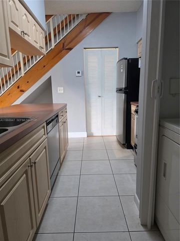 18316 NW 68th Ave C, Hialeah, FL 33015